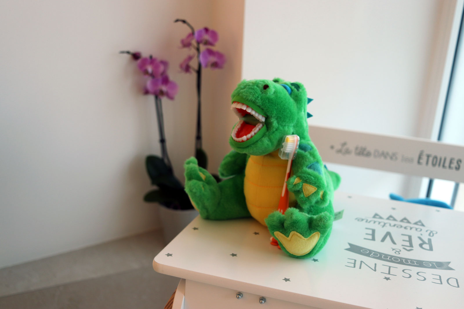 Study Stereo | Children's area waiting room